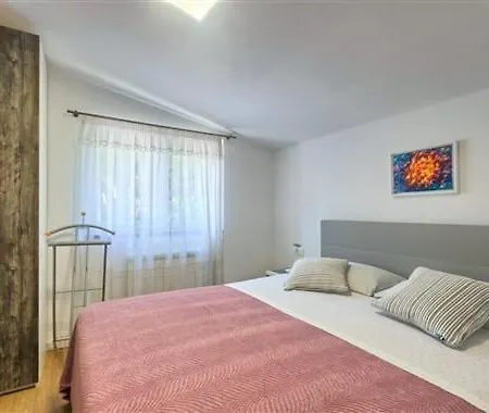 Fig Tree Apartment *