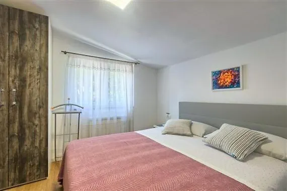 Fig Tree Apartment *